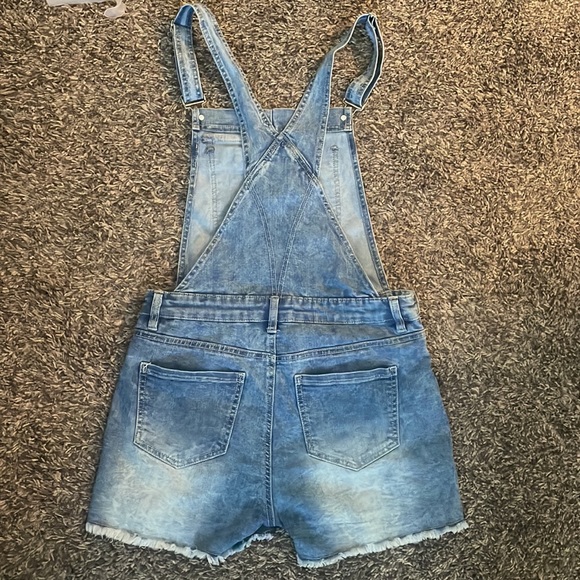 Denim overall shorts from EIGHTYTWO, size 9 - Picture 3 of 3